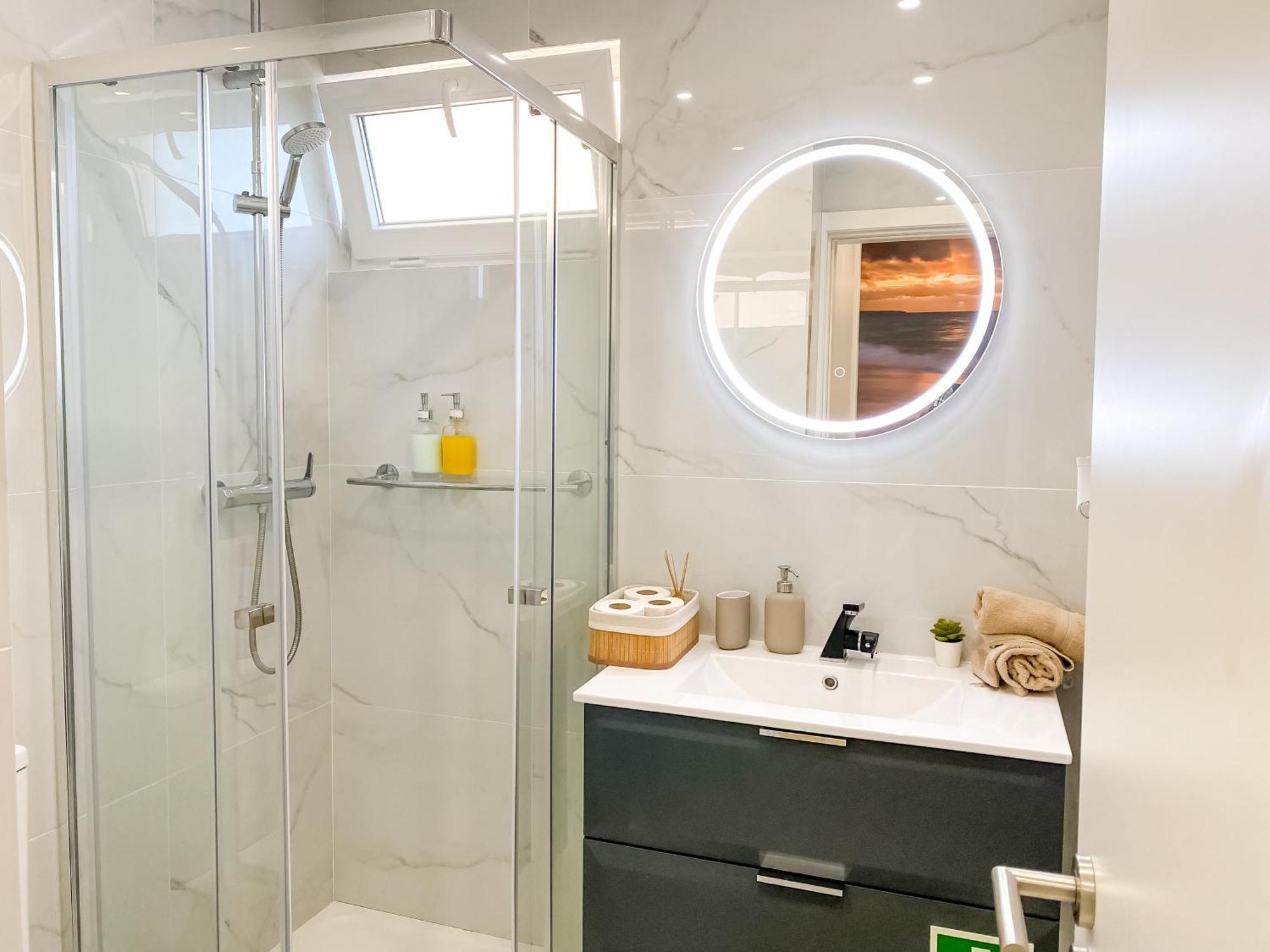 Luxury 2 Min Beach With Balcony, Ocean View, Wifi, Ac, Smarttv بورتيماو المظهر الخارجي الصورة