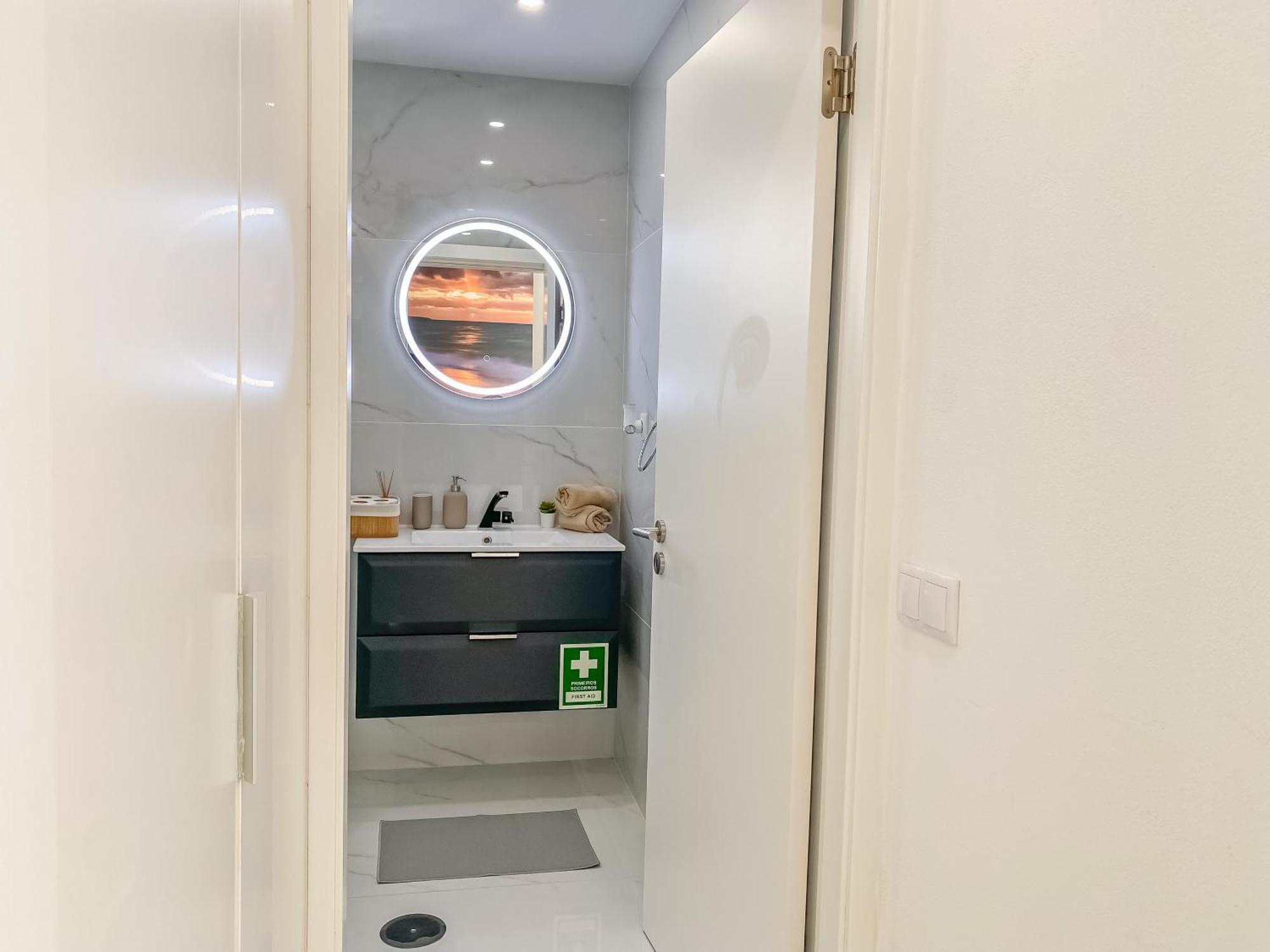 Luxury 2 Min Beach With Balcony, Ocean View, Wifi, Ac, Smarttv بورتيماو المظهر الخارجي الصورة